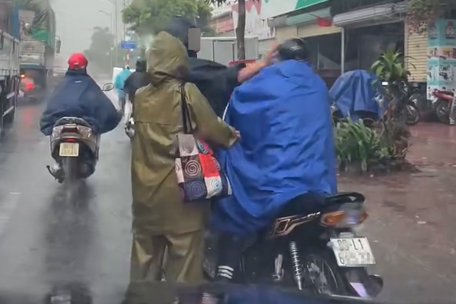 hanhhungnamtai xe 62393.jpg