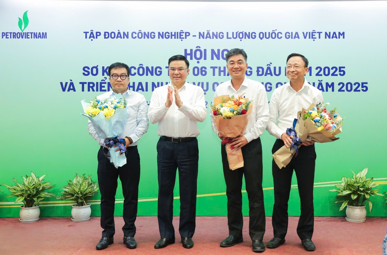 image001(6).png