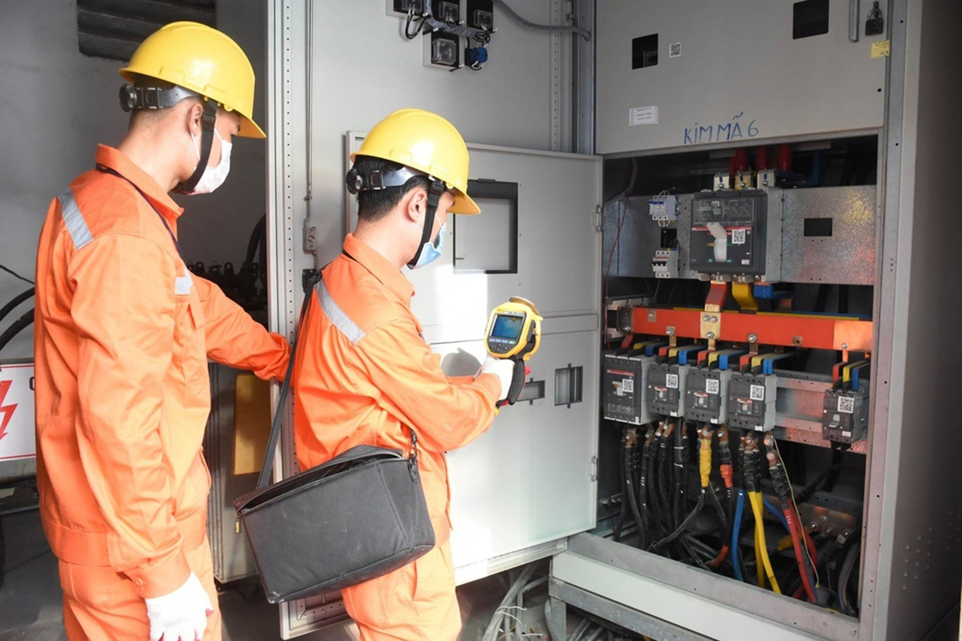 Lo tiền điện tăng, cài đặt ngay ngưỡng cảnh báo sử dụng điện