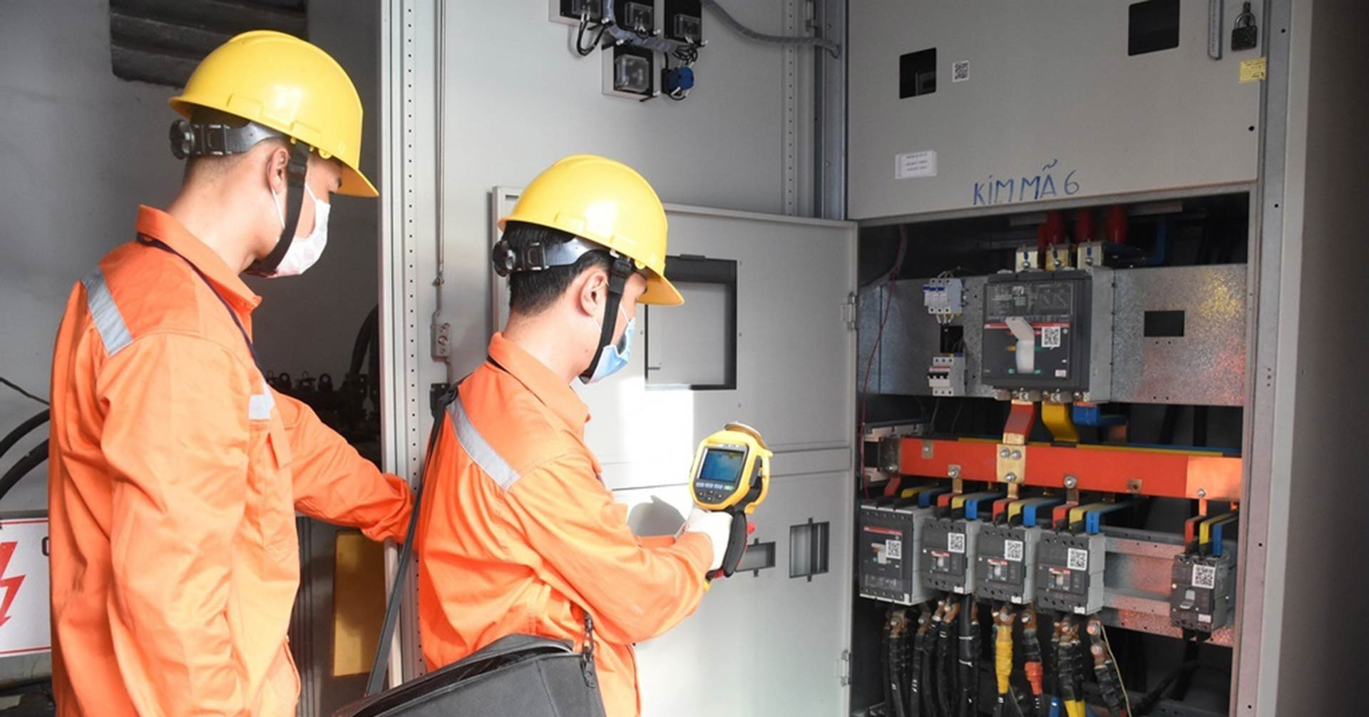 Lo tiền điện tăng, cài đặt ngay ngưỡng cảnh báo sử dụng điện
