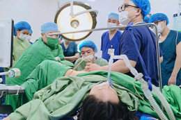 Mổ cấp cứu người phụ nữ 20 tuổi ở Hà Nội nguy kịch sau 12 ngày sinh con