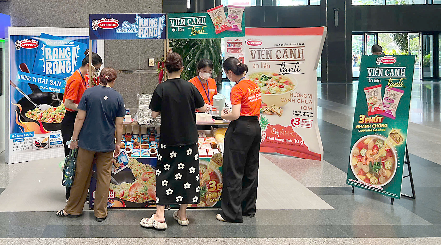 Người tiêu dùng trải nghiệm bộ đôi Viên Canh Kanli và Gia Vị Chiên Cơm Rang Rang(1).jpg