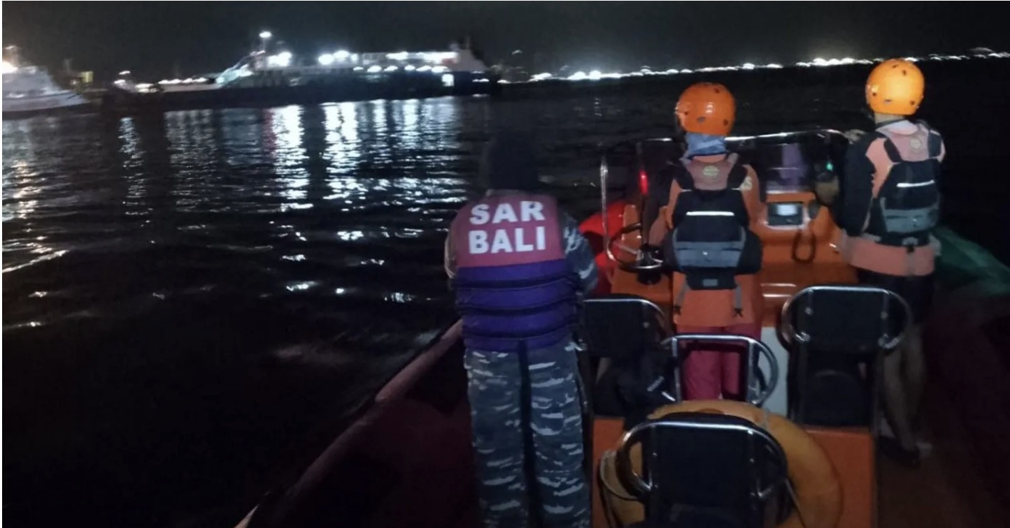 Phà chở 65 người chìm ngoài khơi Bali, nhiều người mất tích và thiệt mạng