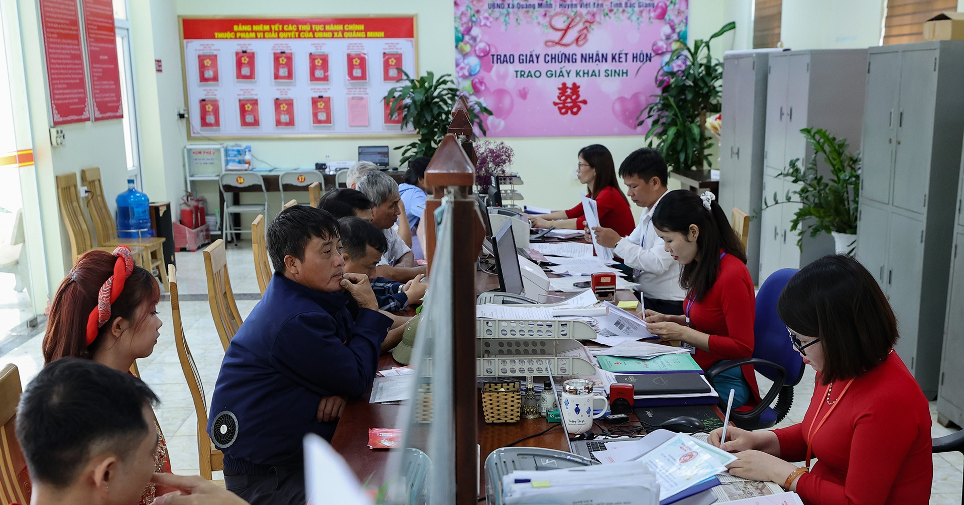 Thăng chức, tăng lương thưởng cho công chức theo kết quả KPI