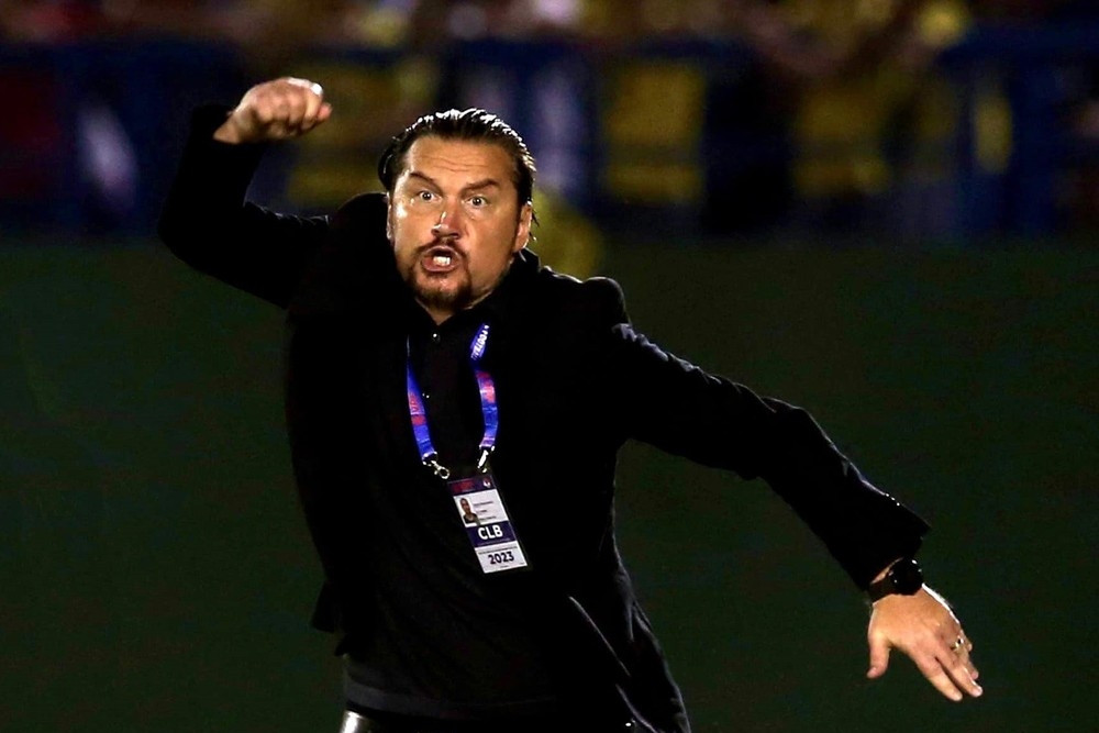 Thầy ngoại đổ bộ V-League, chất liệu có tăng?