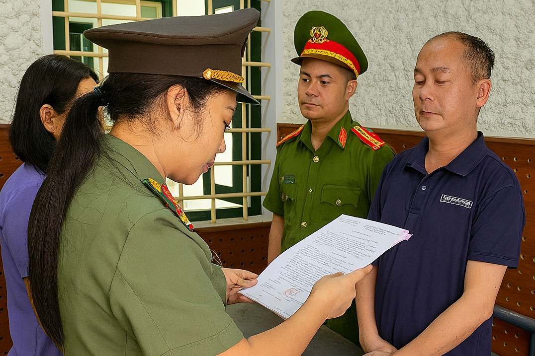 Trưởng văn phòng đại diện của một tạp chí bị bắt tạm giam