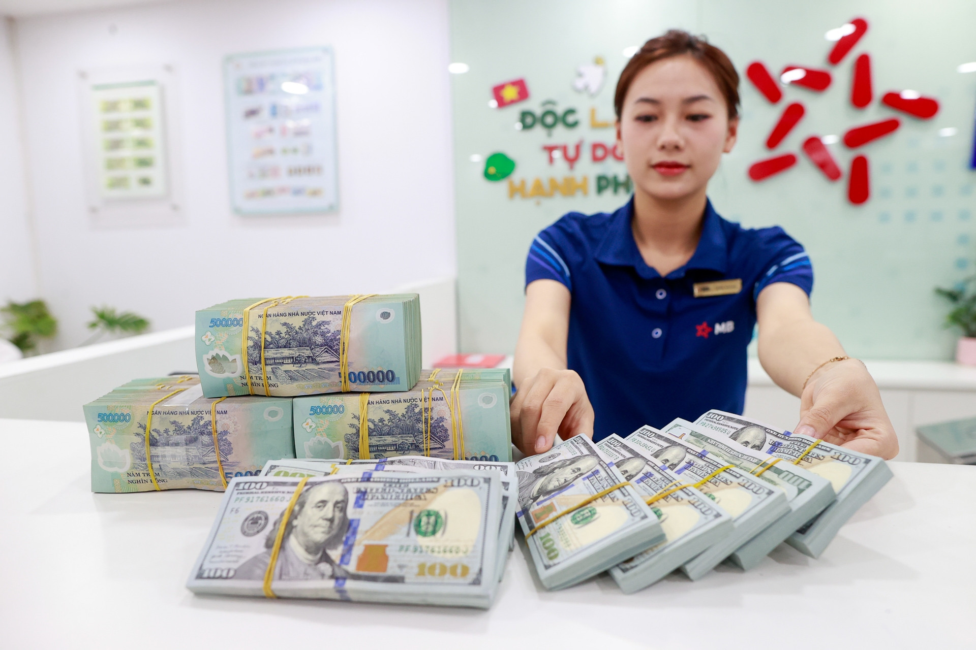 Lãi suất ngân hàng hôm nay 30/7/2025: Nhà băng 'lội ngược dòng' tăng lãi suất