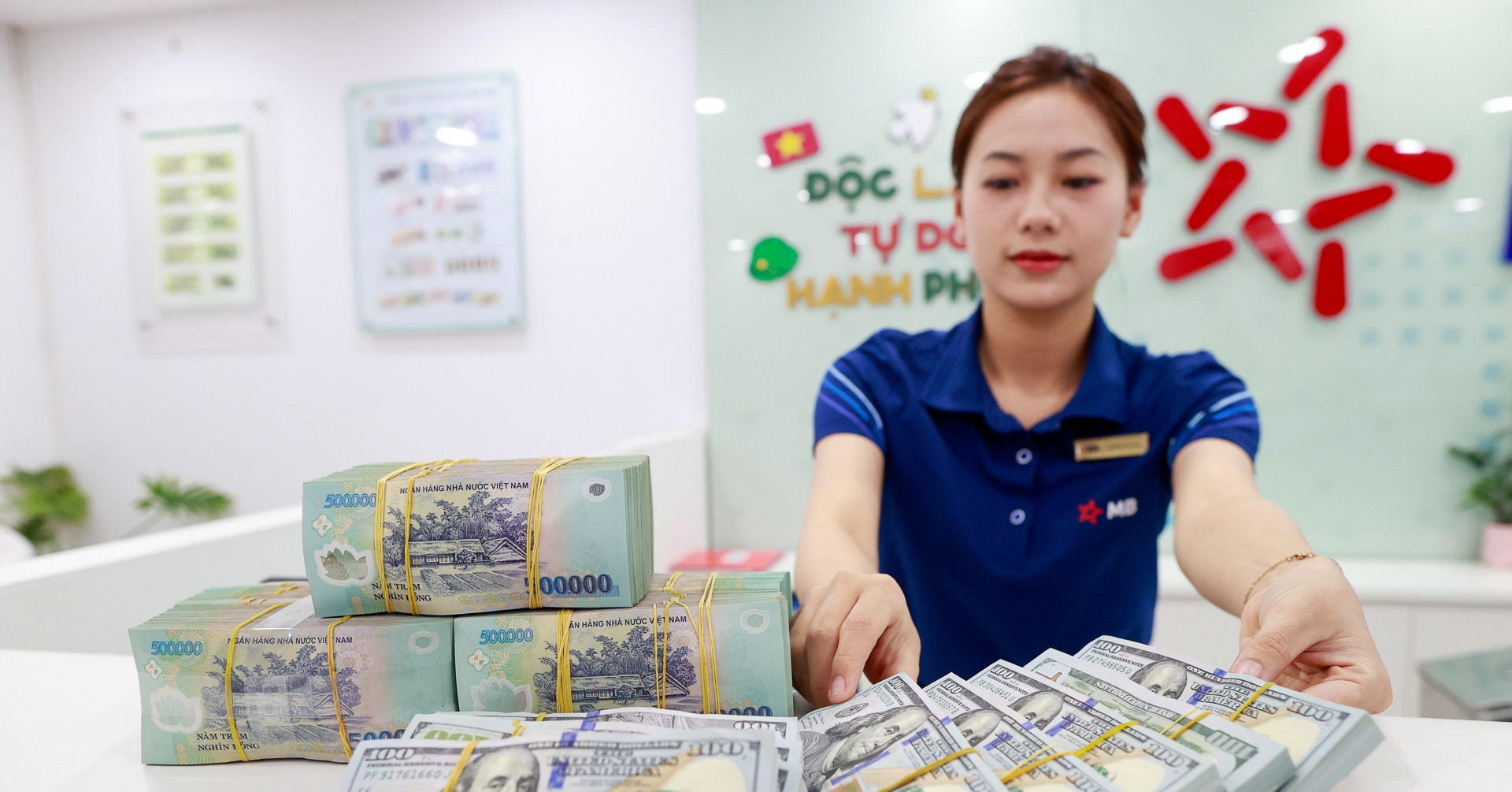 Lãi suất ngân hàng hôm nay 30/7/2025: Nhà băng &amp;apos;lội ngược dòng&amp;apos; tăng lãi suất