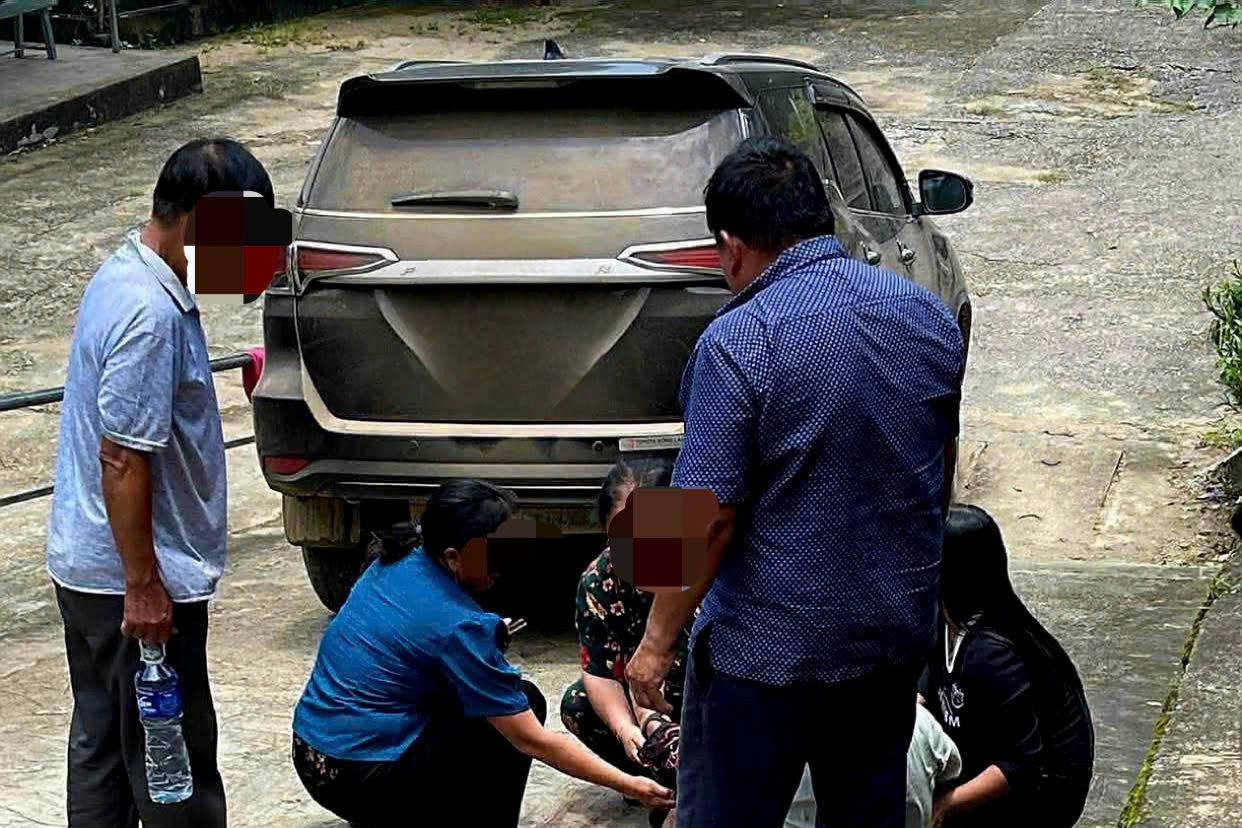 Bé gái 3 tuổi bị ô tô cán tử vong thương tâm ở sân trung tâm y tế