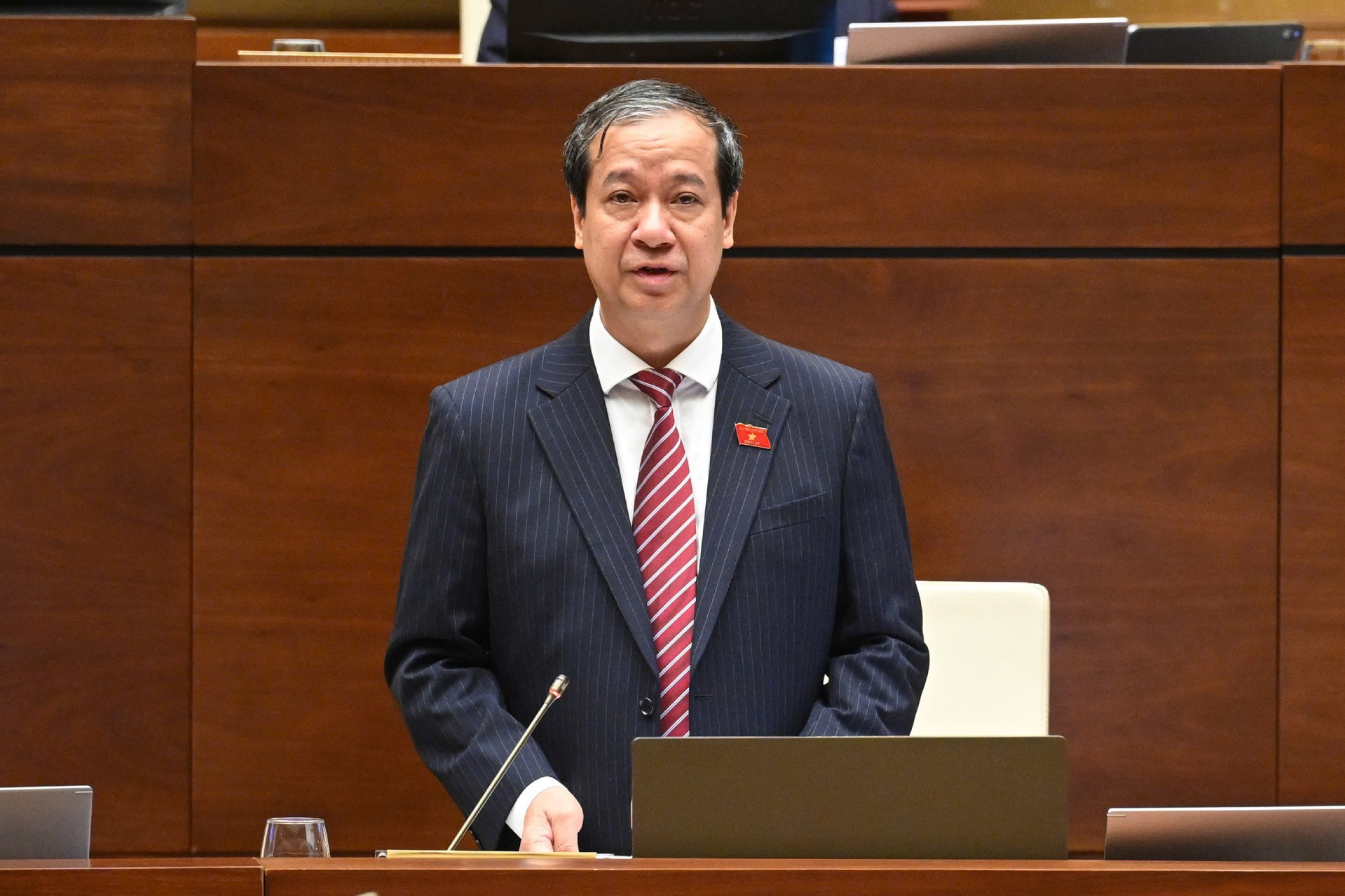 Bộ trưởng GD-ĐT phản hồi về quản lý dạy thêm, không biến học sinh thành 'máy học'