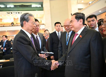 Chủ tịch Quốc hội gặp Ủy viên trưởng Nhân đại toàn quốc Trung Quốc