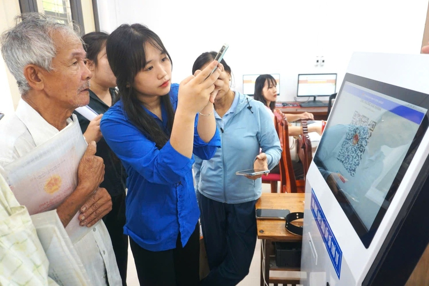 Đà Nẵng đưa sinh viên CNTT về xã, phường hỗ trợ giải quyết thủ tục