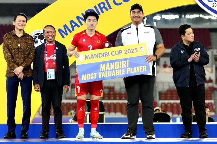 Đình Bắc ẵm giải Cầu thủ xuất sắc nhất U23 Đông Nam Á 2025