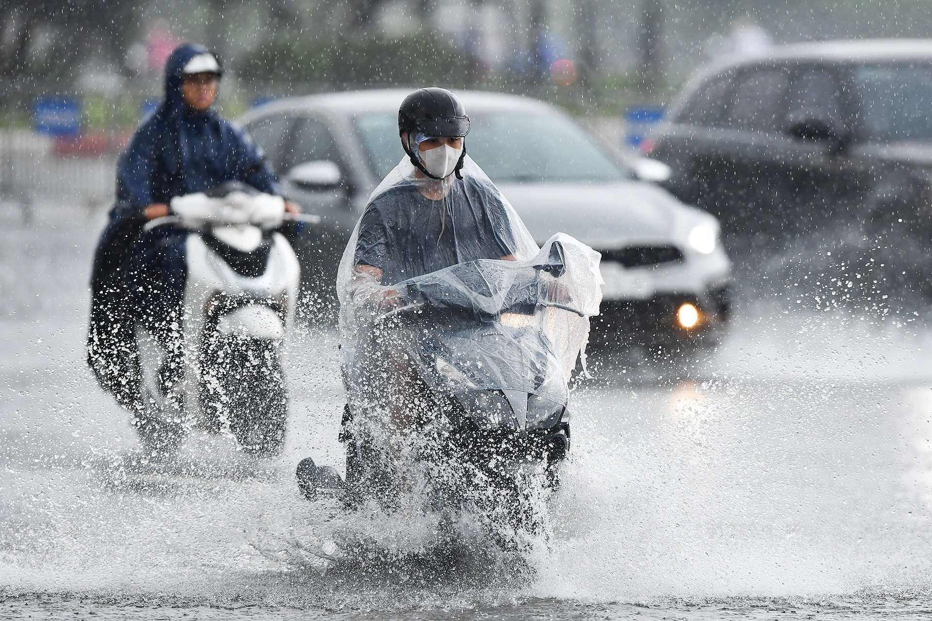 Dự báo thời tiết 10 ngày tới: Miền Bắc nắng gắt rồi mưa rào, Hà Nội giảm 4-5 độ