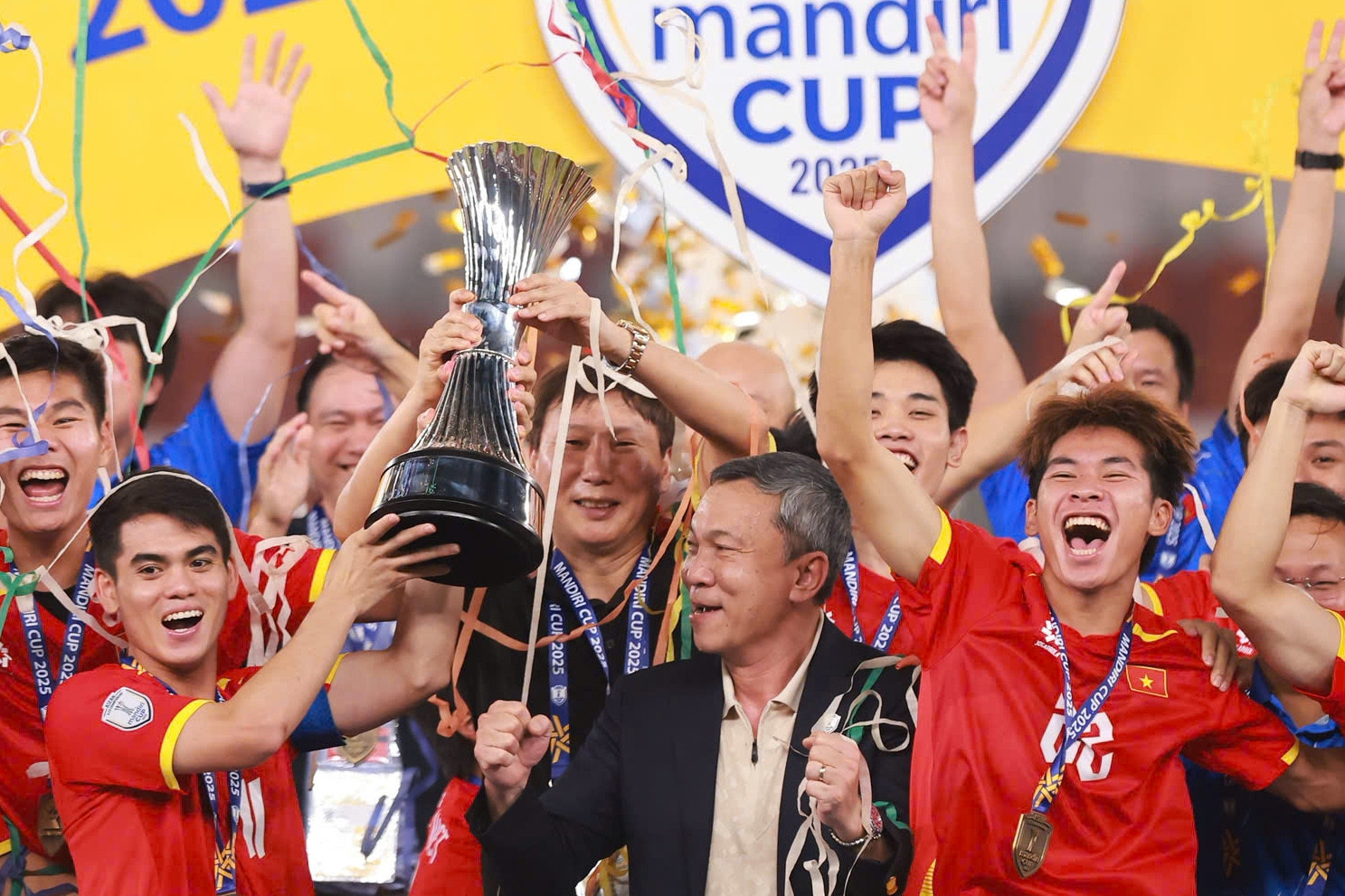 FIFA nói đúng 6 từ về chức vô địch lịch sử của U23 Việt Nam