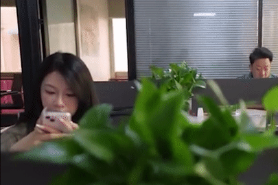 Giới trẻ Trung Quốc chi tiền để