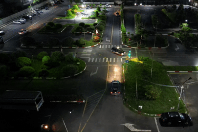 Hàng trăm người chờ đợi thi sát hạch bằng lái xe lúc đêm khuya ở TPHCM