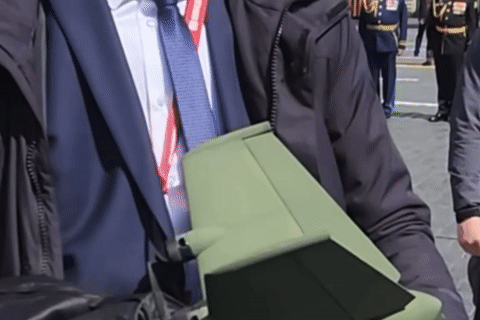 Hé lộ thiết bị đặc biệt được đội vệ sĩ của Tổng thống Nga Putin mang theo