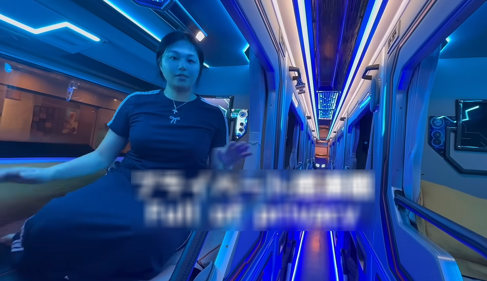 khach Nhat di xe giuong nam 00.png