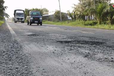 Cảnh tượng không nên có trên đoạn quốc lộ dài 13km, rộng 7m