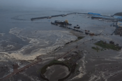 Mỹ dự báo sóng cao hơn 3m ở Nga, Nhật khuyến cáo 1,9 triệu người sơ tán