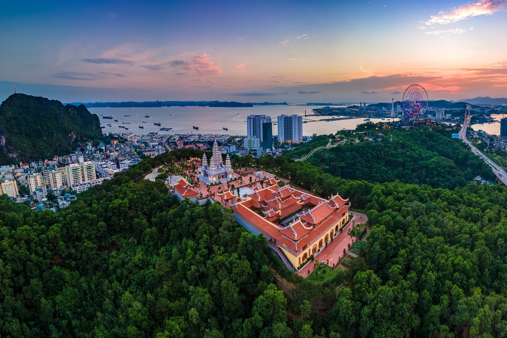 Quần thể tâm linh có 'view triệu đô' ở phố biển, nhiều người đến tìm sự an yên