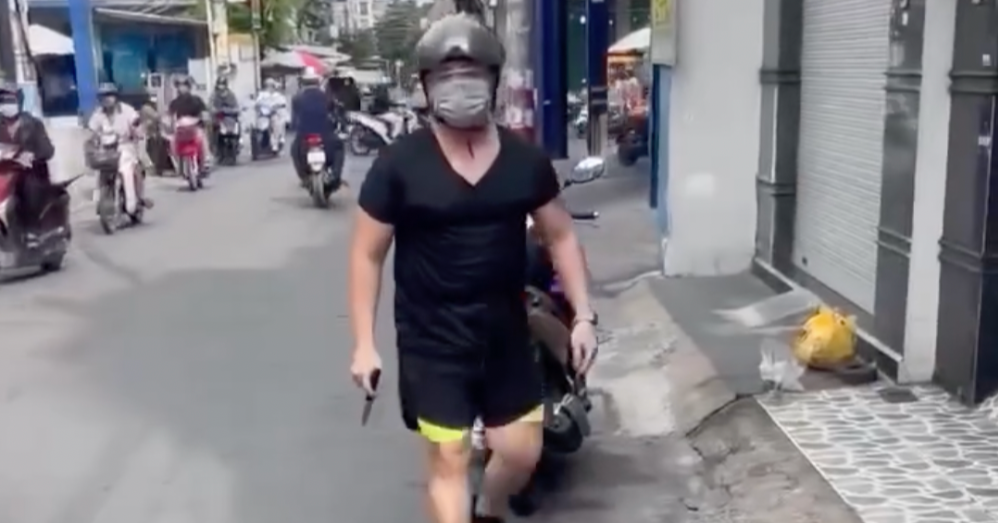 Tạm giữ người cầm dao giải quyết mâu thuẫn giao thông trên đường ở TPHCM