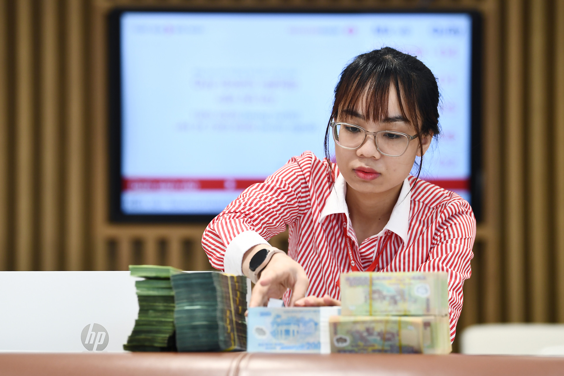 Thu nhập nhân viên Techcombank giảm mạnh còn trung bình 43 triệu đồng/tháng