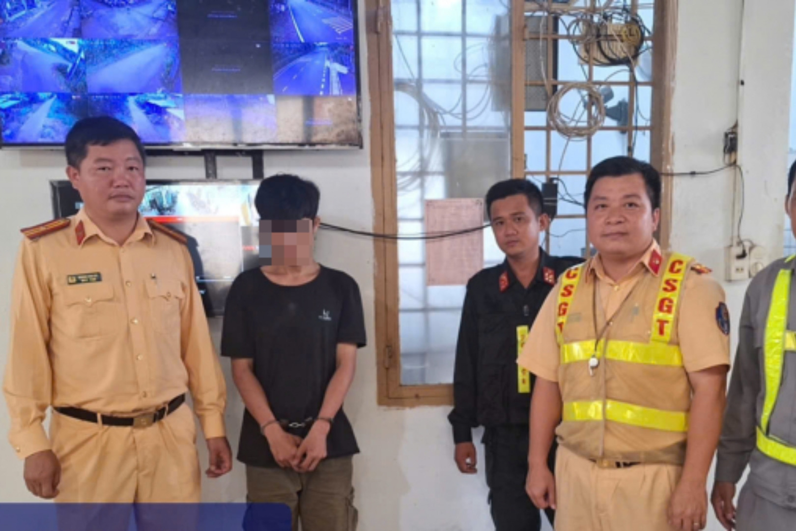 Trộm cáp rồi chạy cao tốc, thanh niên còn bị CSGT 'test' ra một lỗi khác