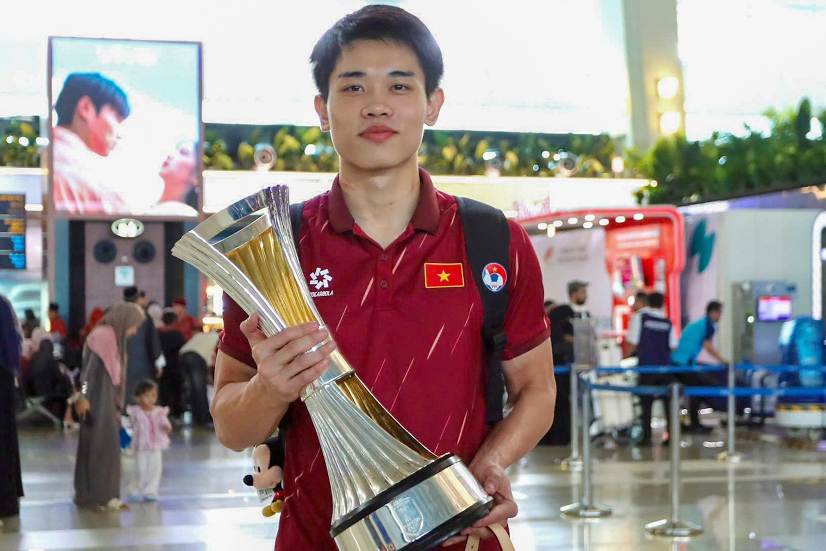 U23 Việt Nam rạng rỡ mang cúp vô địch U23 Đông Nam Á về nhà