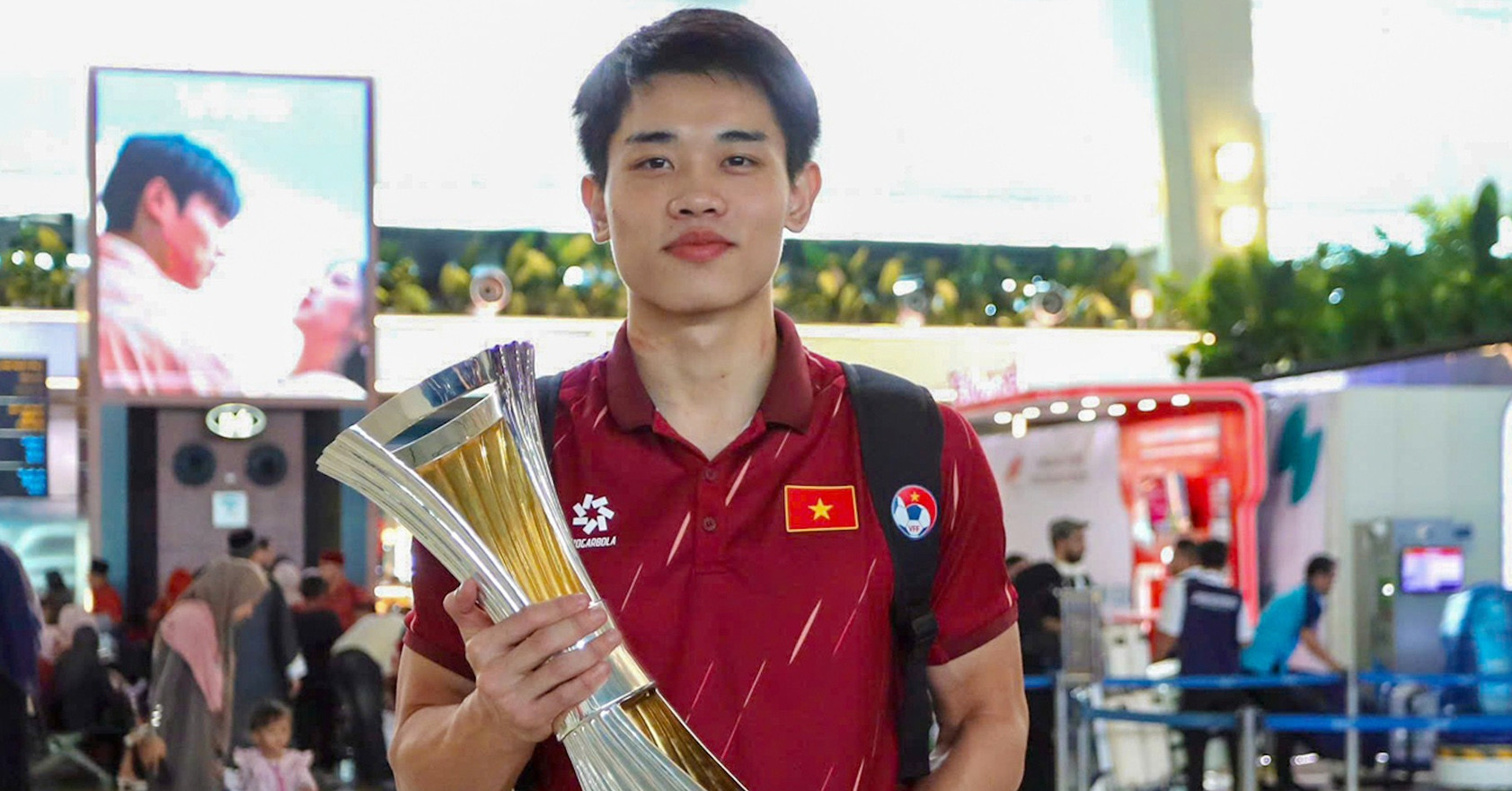 U23 Việt Nam rạng rỡ mang cúp vô địch U23 Đông ...