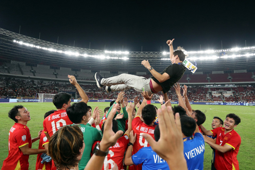 VFF - Kim Sang Sik U23 Viet Nam.jpg