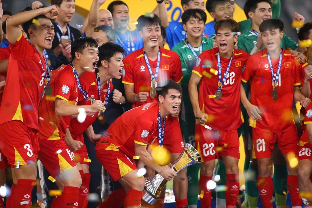 Video không có trên truyền hình: U23 Việt Nam hát vang ăn mừng vô địch