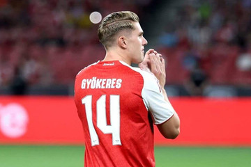 Viktor Gyokeres phá kỷ lục bán áo đấu Arsenal