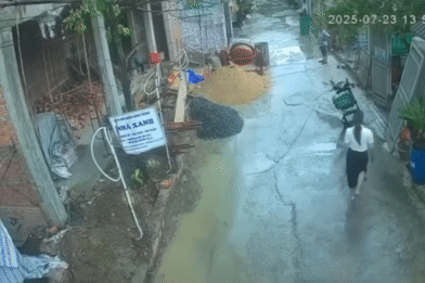 Vụ xô đổ xe máy của shipper: Nữ cán bộ thực hiện hành vi dưới đây, mọi chuyện đã khác