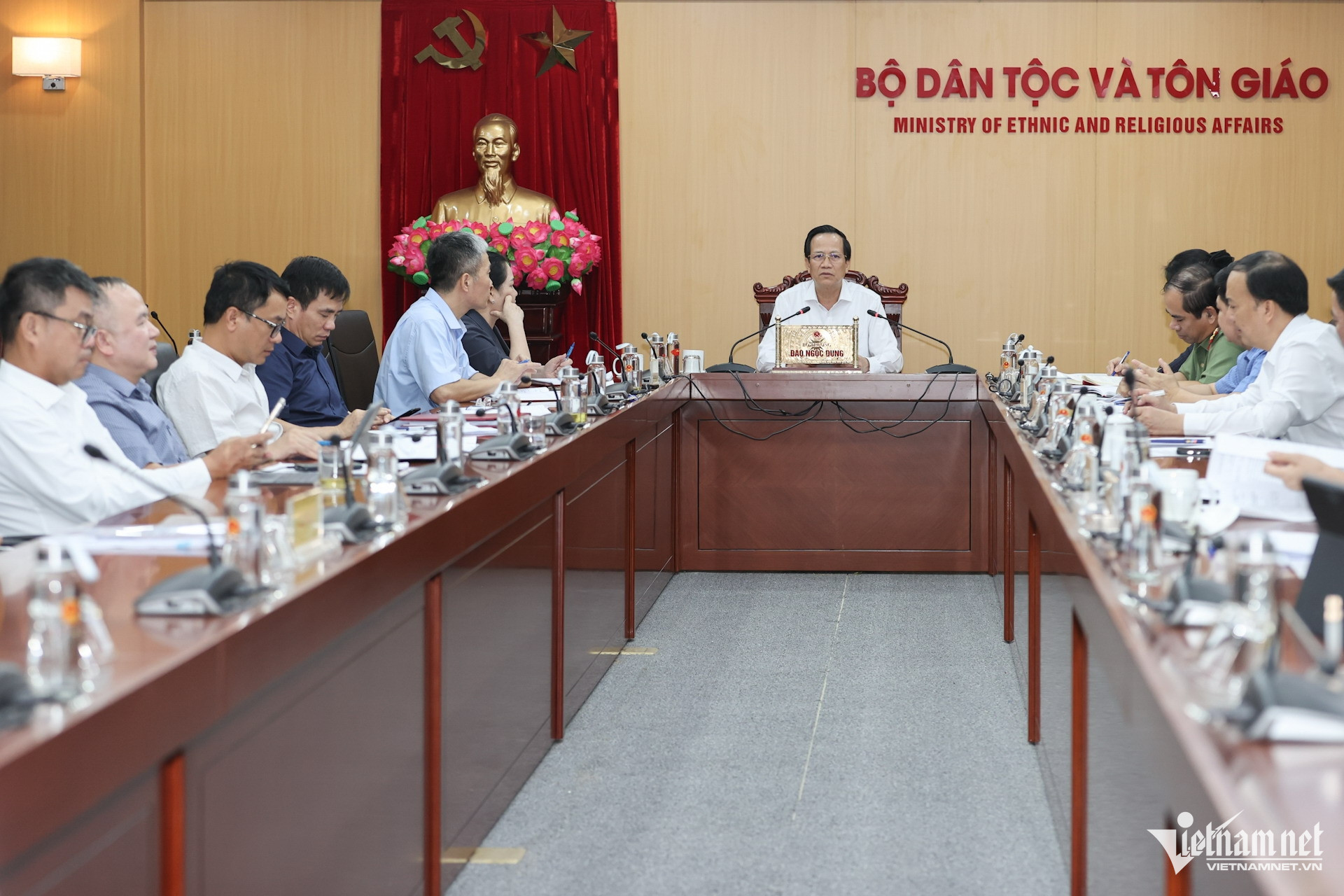 W-Toan canh cuoc hop.jpg