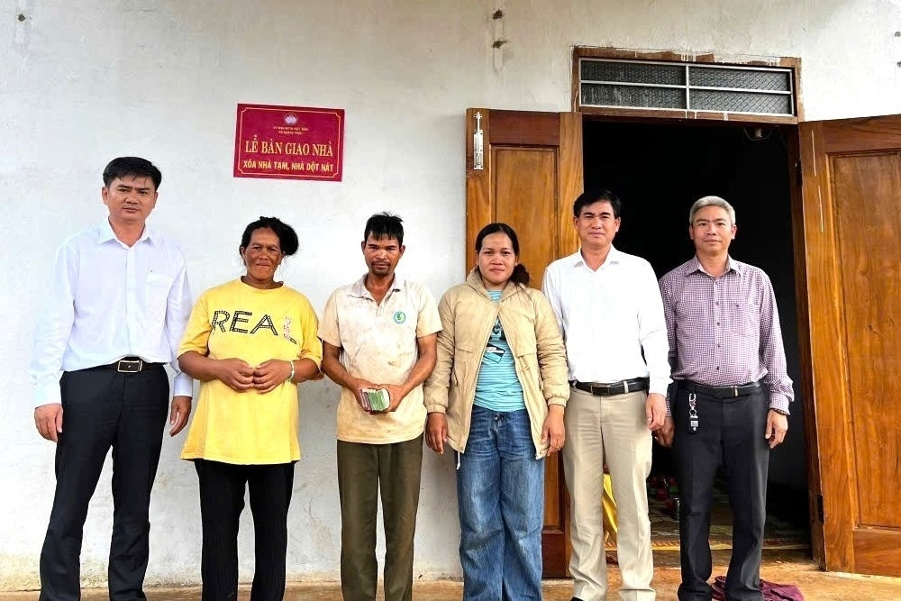 Xã vùng biên Quảng Trực khoác áo mới nhờ chính sách xóa nhà tạm, nhà dột nát