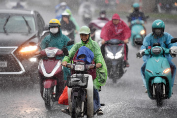Dự báo thời tiết 1/8/2025: Miền Bắc còn mưa lớn ở vùng núi, Hà Nội mưa to cục bộ
