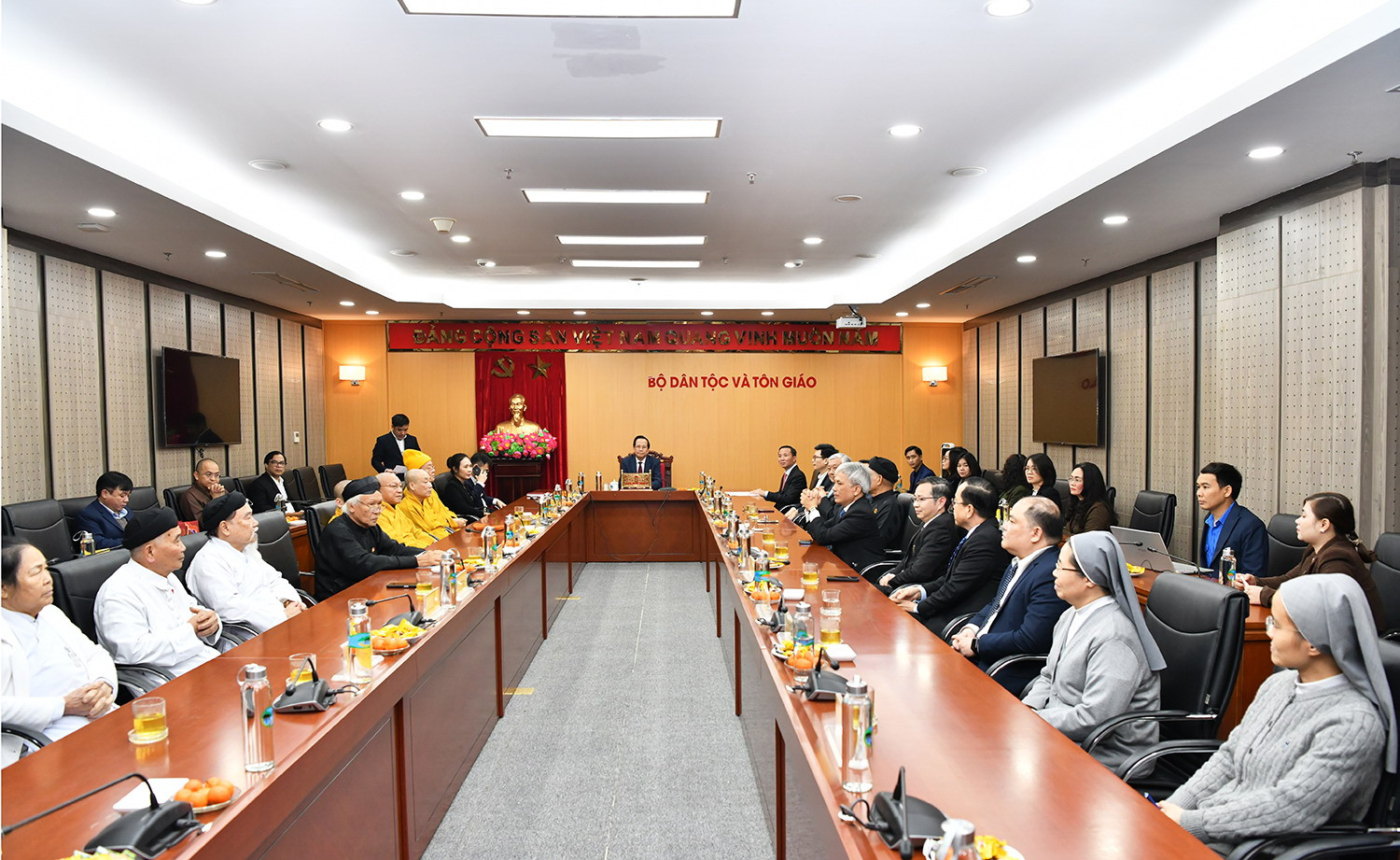 Anh bai Ban Ton giao A1.jpg