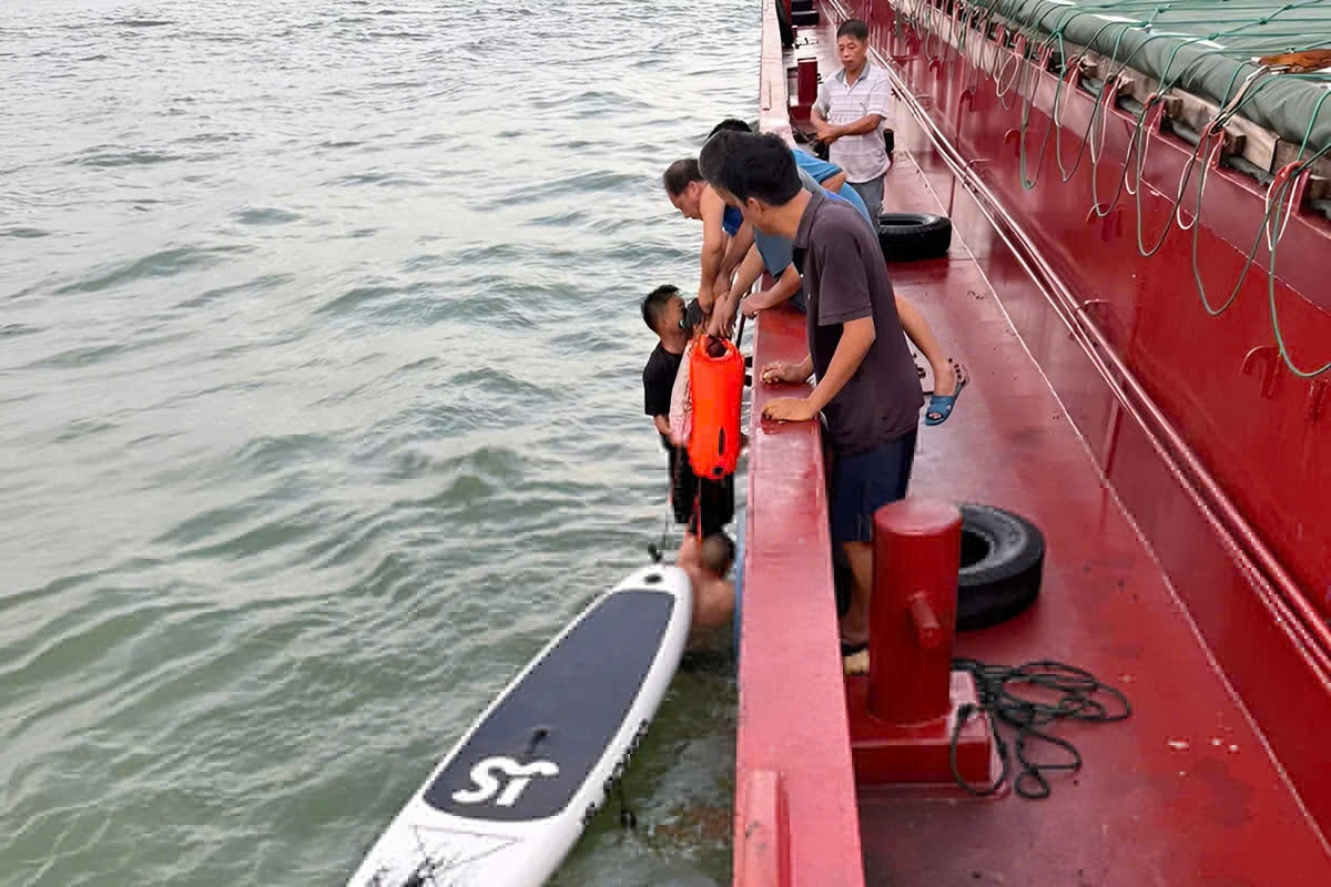 Quyết định liều lĩnh khiến cha và con gái trôi dạt 13 tiếng trên biển Hà Tĩnh