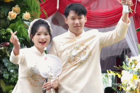 Cô dâu Lâm Đồng trang trí đám cưới bằng 500kg rau củ, cả họ ăn 1 tháng mới hết