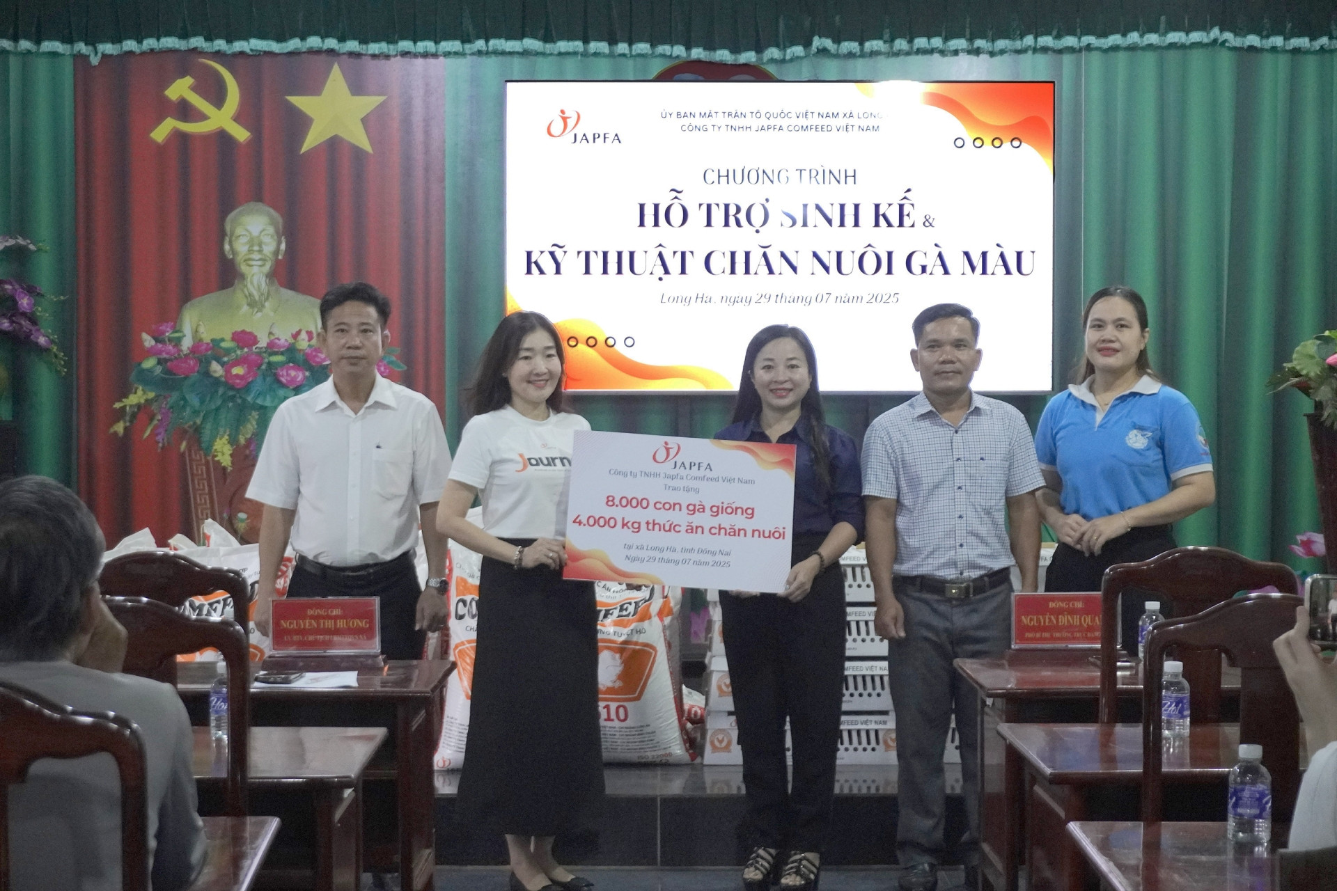 Japfa Việt Nam hỗ trợ 8.000 gà giống cho nông dân Đồng Nai