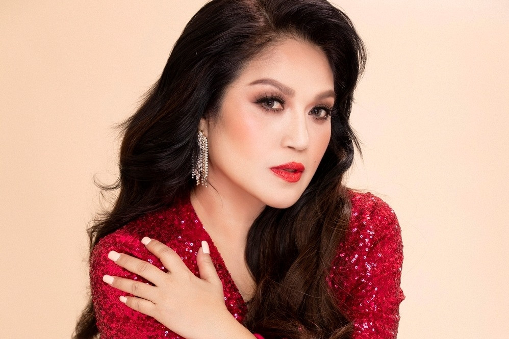 Lâm Thúy Vân 55 tuổi vẫn sexy, mời Mạnh Quỳnh hát ở Việt Nam sau 30 năm xa quê
