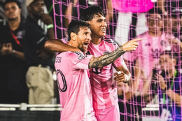 Messi cùng Inter Miami thắng kịch tính mừng De Paul ra mắt
