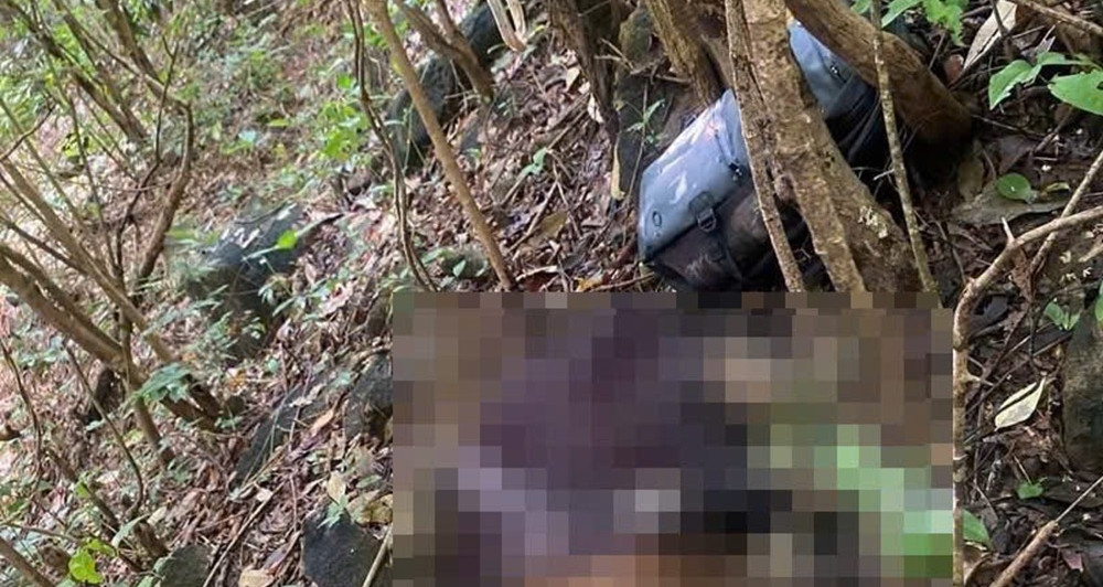 Phát hiện thi thể đang phân hủy trên núi ở TPHCM, bên cạnh có chiếc balo đen