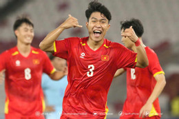 Trung vệ U23 Việt Nam Lý Đức ra mắt CAHN