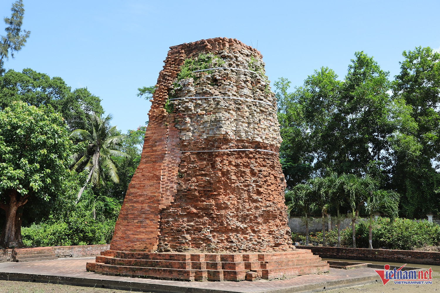 W-tháp cổ Vĩnh Hưng.JPG.jpg