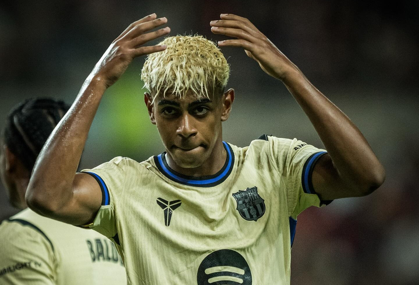 Yamal lập cú đúp mừng áo số 10, Barca thắng to