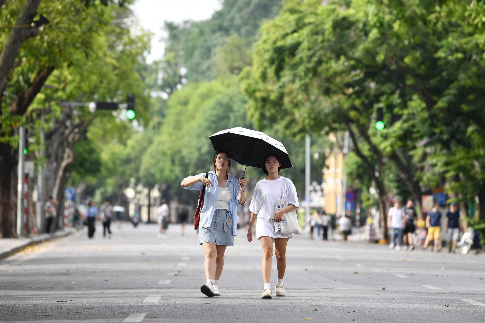 Dự báo thời tiết 5/7/2025: Hà Nội nắng mạnh đến 34 độ, khu vực nào mưa giông?