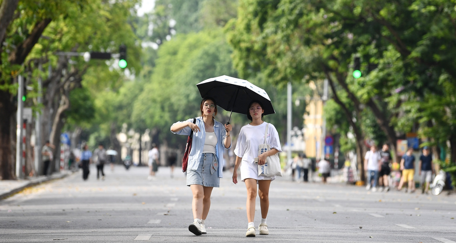 Dự báo thời tiết 5/7/2025: Hà Nội nắng mạnh đến 34 độ, khu vực nào mưa giông?